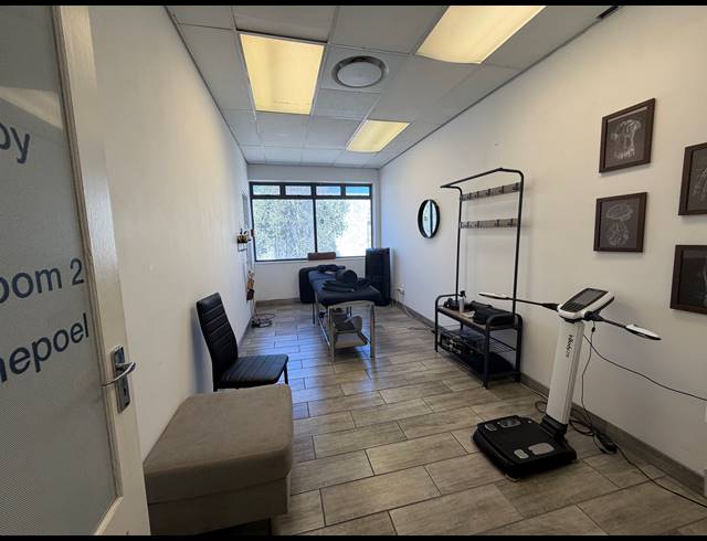 367M² OFFICE TO LET IN SOMERSET WEST MALL TRIANGLE